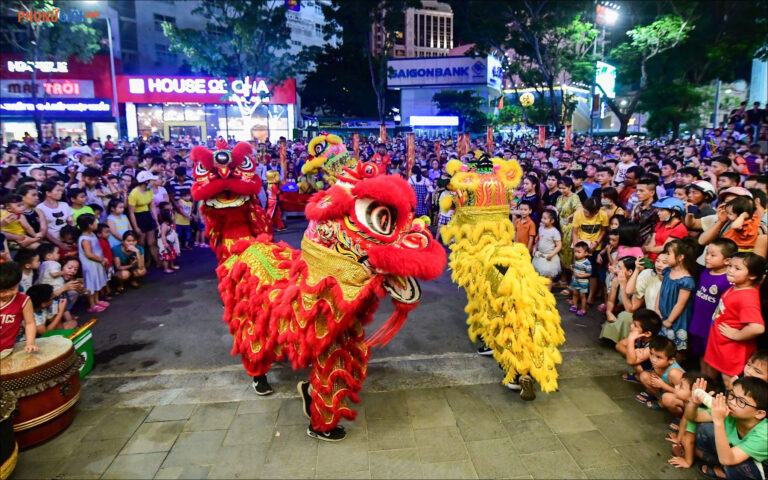 Những hình ảnh Trung Thu đẹp, náo nhiệt và vui nhộn nhất