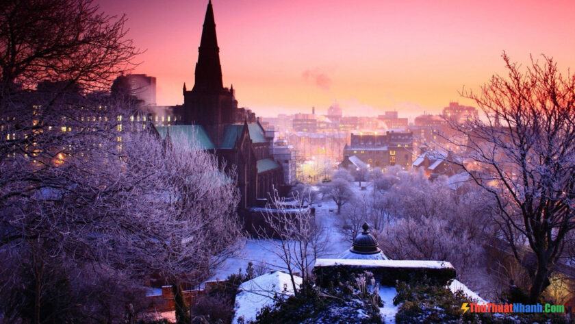 Hình ảnh mùa đông lạnh giá bao trùm thành phố