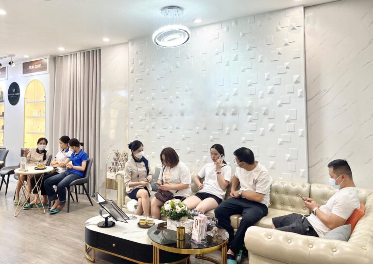 Spa trị mụn cho nam bao nhiêu tiền và địa chỉ trị mụn uy tín?