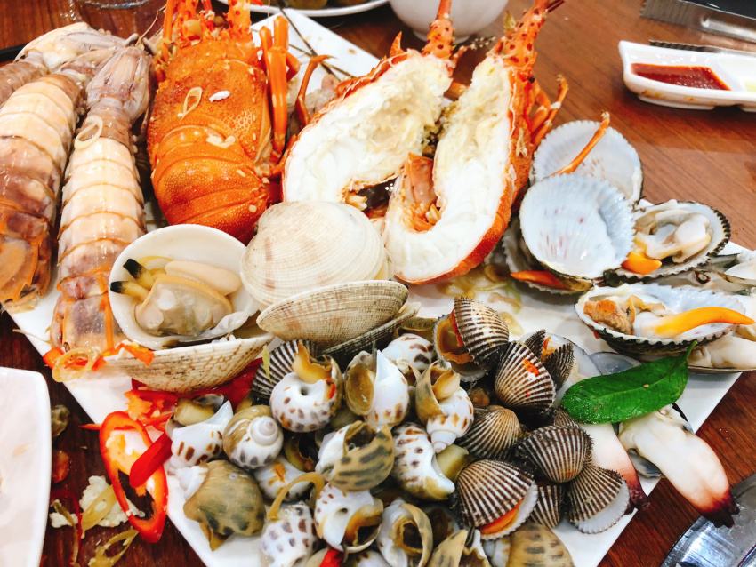 ăn uống,   													top 5 địa chỉ buffet hải sản tôm hùm tphcm sang chảnh nhất