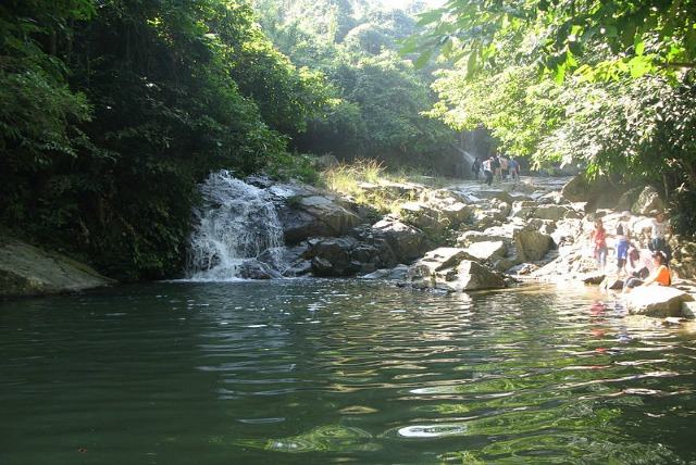 “Trốn hè” tại khu du lịch Khoang Xanh Suối Tiên