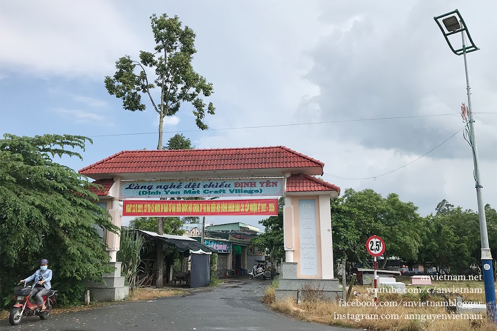 Về Đồng Tháp ghé làng chiếu Định Yên