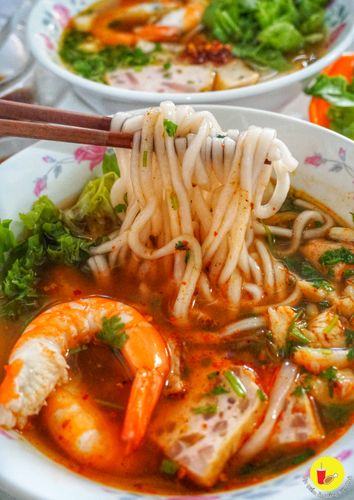 Xì xụp không ngừng với BÁNH CANH CUA với sợi bánh canh dẻo dẻo, tô đầy đồ ăn